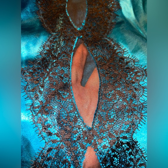 Cacique Teal and Black Lace Chemise - Picture 5 of 7